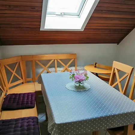 Rhoennest Mit Grosser Ueberdachter Terrasse